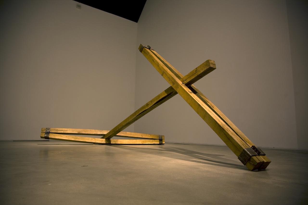 Tate no me, 2007, wood and iron, 320 x 700 x 700 cm.IMG_0646 lowres