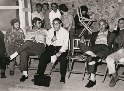 Assemblea-organizzata-durante-la-mostra-Arte-povera-più-azioni-povere-Amalfi-ottobre-1968