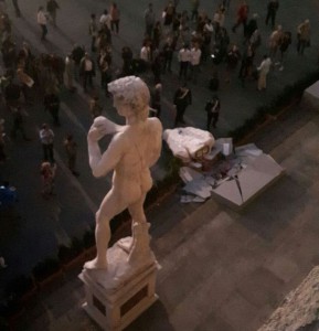 Crolla in piazza Signoria Firenze statua cera mostra Fischer