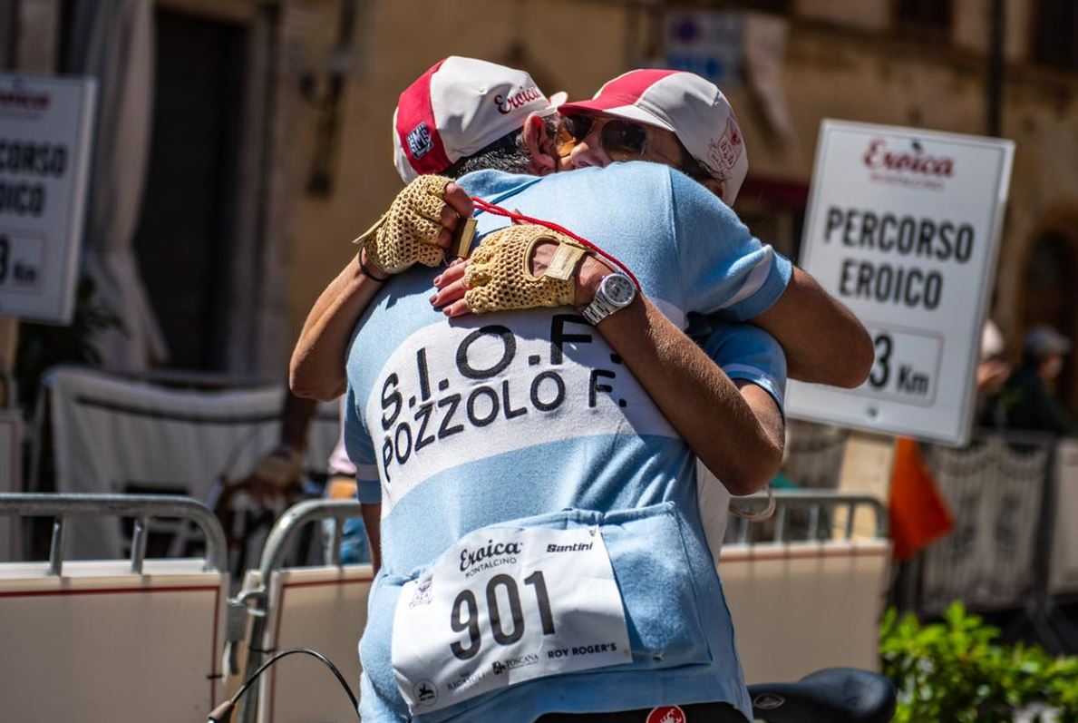 Eroica un abbraccio tra novemila ciclisti che si conoscono da sempre