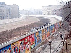 240px-Berlinermauer